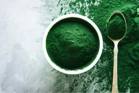 Spirulinan käyttö on useimmille turvallista