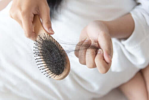 Voiko ketodieetti aiheuttaa hiustenlähtöä?
