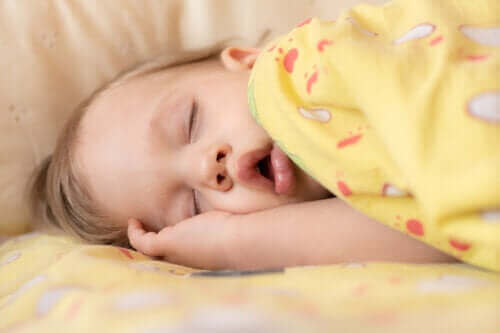 Vauvan uniapnea: oireet ja hoito