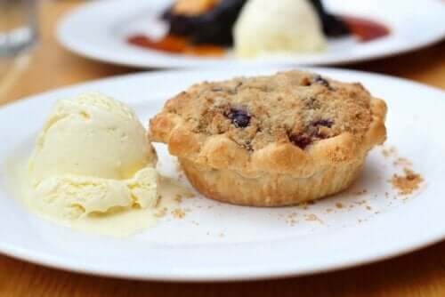 Inverttisokeri on tyypillinen ruokateollisuuden käyttämä makeuttaja