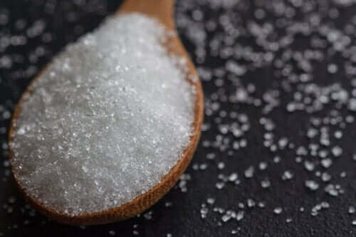 Valkoisen sokerin runsas syönti alentaa hedelmällisyyttä miehellä