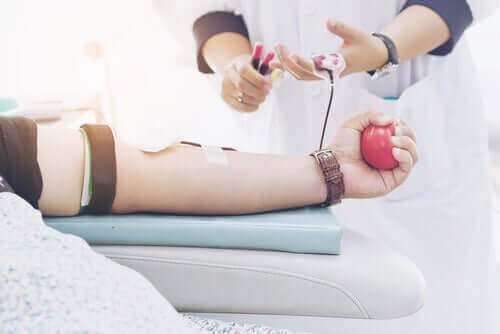 Maailman verenluovuttajien päivä auttaa pelastamaan ihmishenkiä