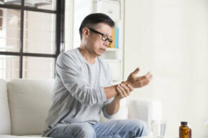 Miksi kädet puutuvat?