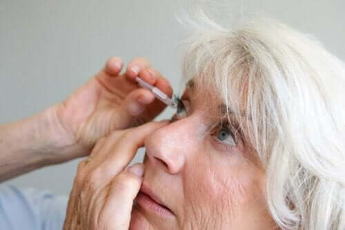 Uveiittia voidaan hoitaa silmätipoilla