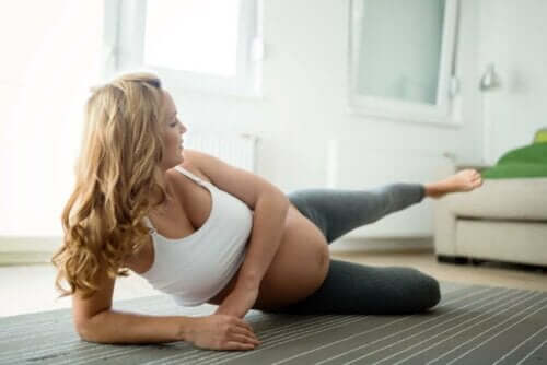 Lantiota ja lantionpohjaa kannattaa vahvistaa raskausaikana