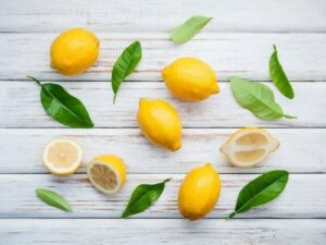 Sitruunan terveysominaisuudet ja luontaishoitoja