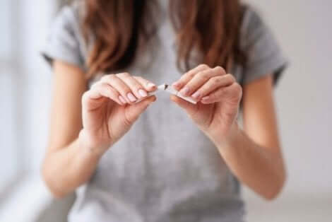 Tupakointi kannattaa lopettaa, jos haluaa välttää ruoansulatusongelmat