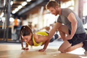 Erot valmentajan ja urheilupsykologin välillä