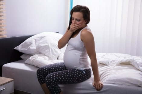 Haamuraskaus aiheuttaa fyysisiä raskausoireita