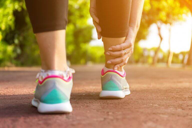 5 kotitekoista hoitokeinoa jalkojen turvotukseen