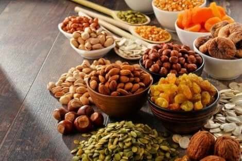 Pähkinät ovat erittäin kaloripitoista vegaaniruokaa