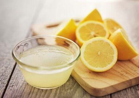 Sitruunamehu hoitaa suun hiivatulehdusta