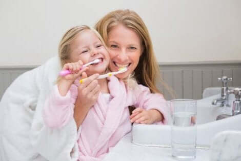 Hyvän suuhygienian edistäminen lapsilla edellyttää hampaiden harjaamista päivittäin