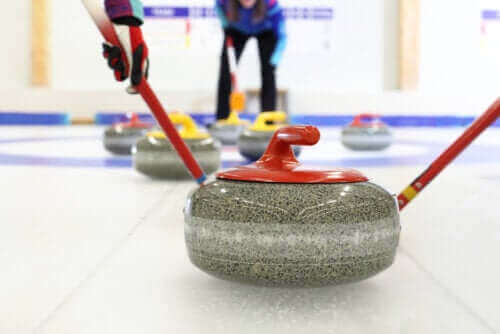 Kaikki talviurheilulaji curlingista