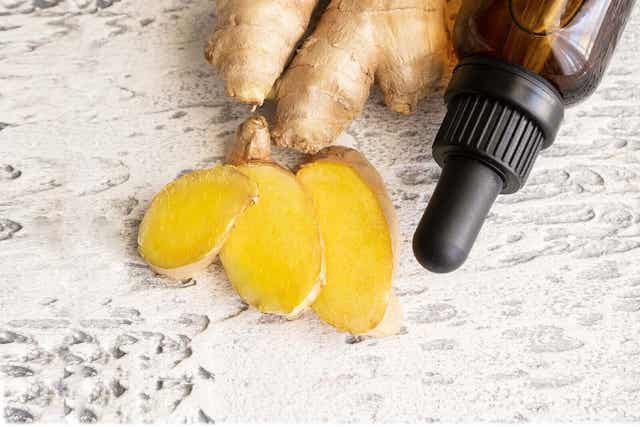 Inkivääriöljyn hyödyt saadaan käyttämällä sitä paikallisesti tai aromaterapiassa