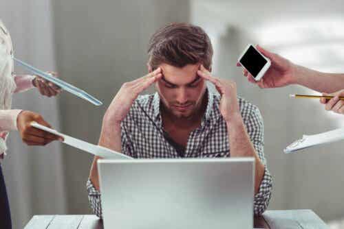 Yleinen sopeutumisoireyhtymä saa usein alkunsa työpaikalla.