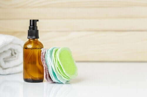 Näin teet itse uudelleenkäytettävät meikinpoistolaput