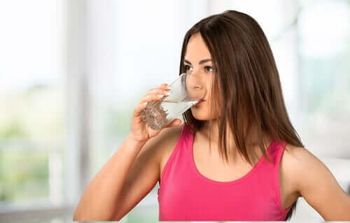 Hoida kroonista ummetusta juomalla runsaasti vettä.