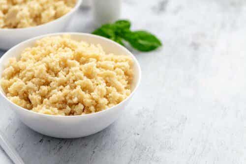 Couscousin voi korvata muilla viljoilla, kuten riisillä tai kvinoalla.