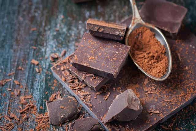 Suklaan valmistuksessa saatetaan käyttää vaniljaesanssia.