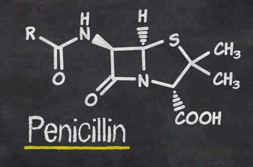 Penisilliiniresistenssi: penisilliinin kemiallinen kaava.