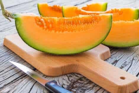 Melonihillon pääraaka-aine on meloni.