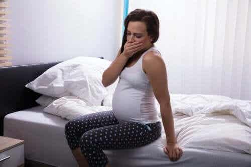 Raskauden pääasiallisimmat oireet ilmenevät lähinnä raskauden ensimmäisen kolmanneksen aikana.