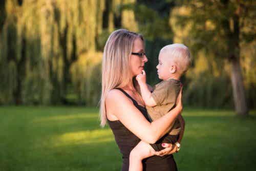 Kiintymyssuhteen luomisessa vauvaan voi mennä pitkäkin aika.