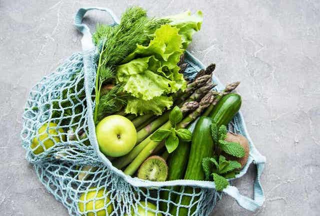 Syömällä viisi hedelmää ja kasvista päivässä autat parantamaan elimistön fysiologisia prosesseja.