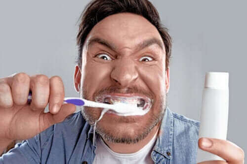 “Bleachorexia”: Pakkomielteenä valkoiset hampaat