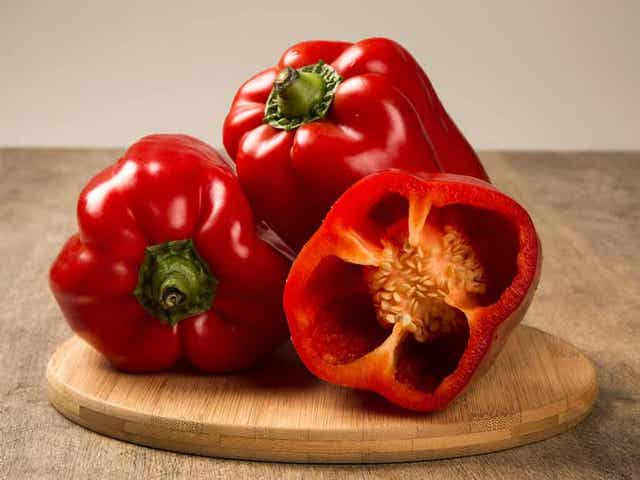 Paprikoita voidaan kasvattaa kotona