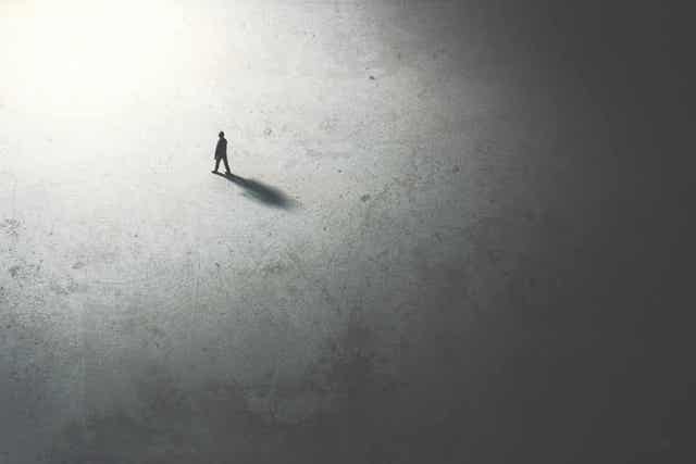 Etäisyyden pitäminen entiseen kumppaniin auttaa suruprosessin käsittelyssä.