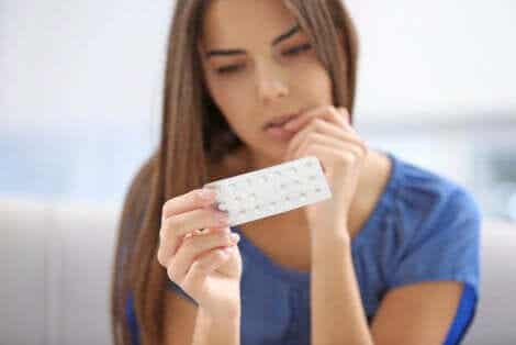 Seksuaalinen haluttomuus voi alkaa ehkäisypillereiden myötä.