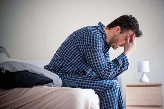 Erektiohäiriö voi aiheuttaa miehelle stressiä ja itsetunto-ongelmia