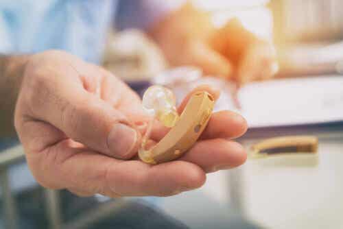 Sisäkorvaistute vai kuulolaite?