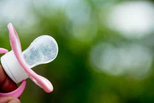 Ylipurenta voi aiheutua tutin imemisestä.