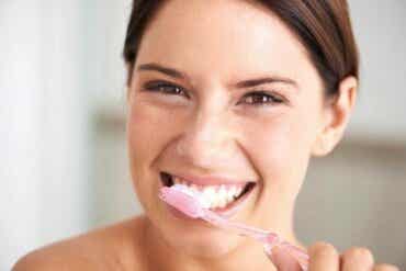 7 tapaa, jotka vaikuttavat hampaiden terveyteen