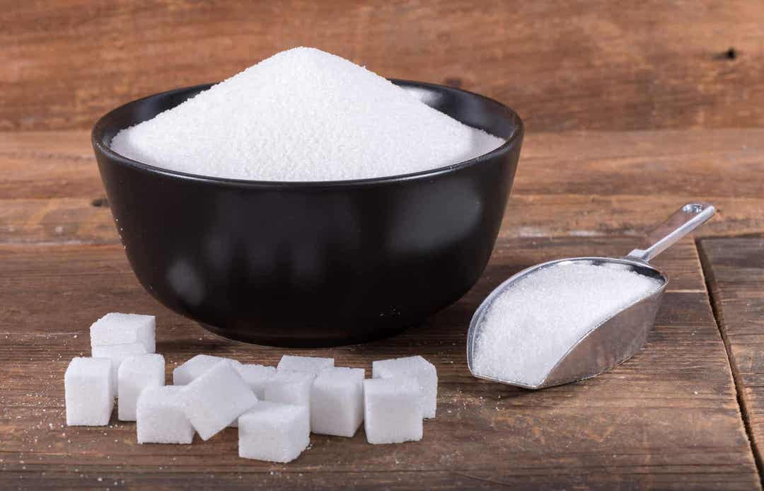 Tarvitset sokeria valmistaaksesi viikunoita siirapissa