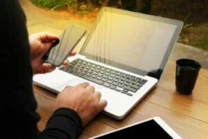 Ovatko sinistä valoa suodattavat lasit tehokkaita?