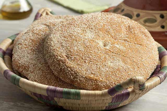 Marokkolainen leipä on litteä.