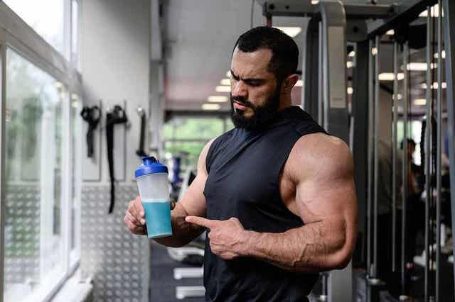 Hypertoniset juomat täydentävät energiavarastoja.