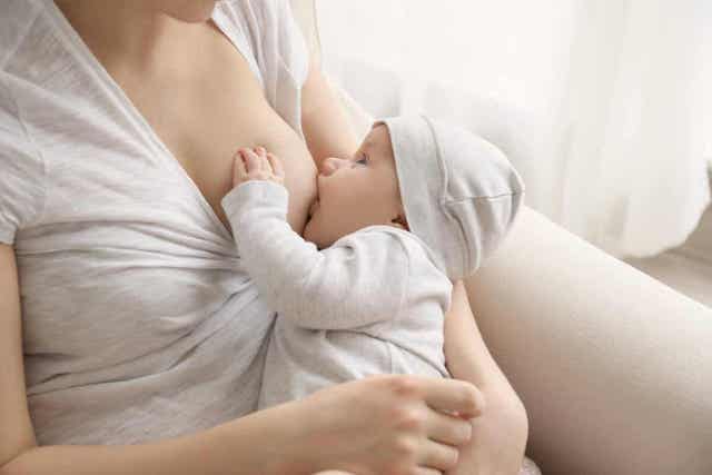 Imemisrefleksi vastasyntyneillä mahdollistaa vauvan ravinnonsaannin.