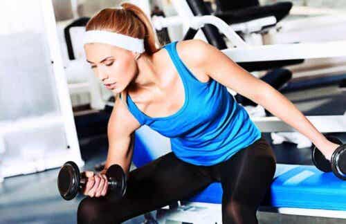 Klusteritreeni tarkoittaa treenimuotoa, jossa hyödynnetään sarjoja ja toistoja hieman eri tavoin kuin perinteisemmissä treenimuodoissa.