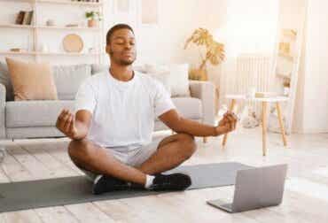Mitä on Vipassana-meditaatio ja mitä apua siitä on?