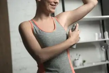 Alumiinisuoloja sisältävä vai sisältämätön deodorantti?