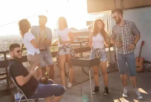 Kesällä aikaa vietetään paljon terassilla.