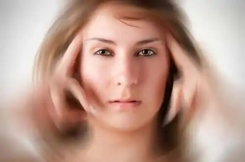 Oksenteluoireyhtymä voi aiheuttaa myös päänsärkyä ja huimausta.