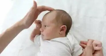 Vauvan pään aukileet sulkeutuvat itsestään ajan myötä.