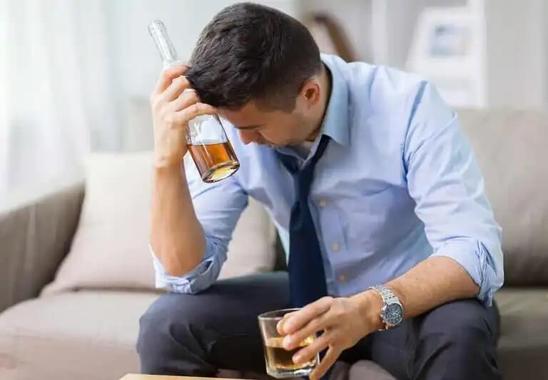 Istumatyötä tekevien kannattaa välttää alkoholia.
