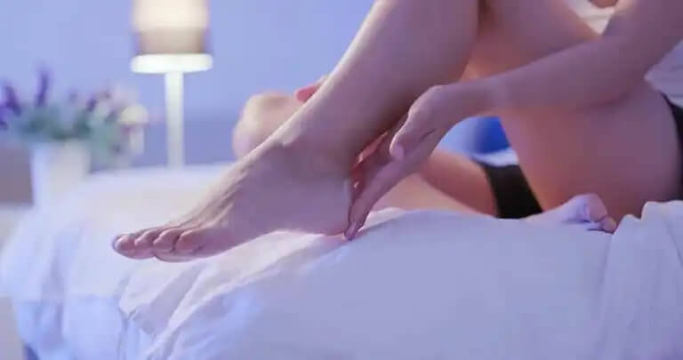 Jalkojen kuumotus on yleensä pahempaa illalla.